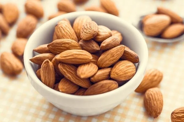 1 Avuç Badem Kaç Kalori? Bademin Besin Değerleri ve Sağlığa Faydaları